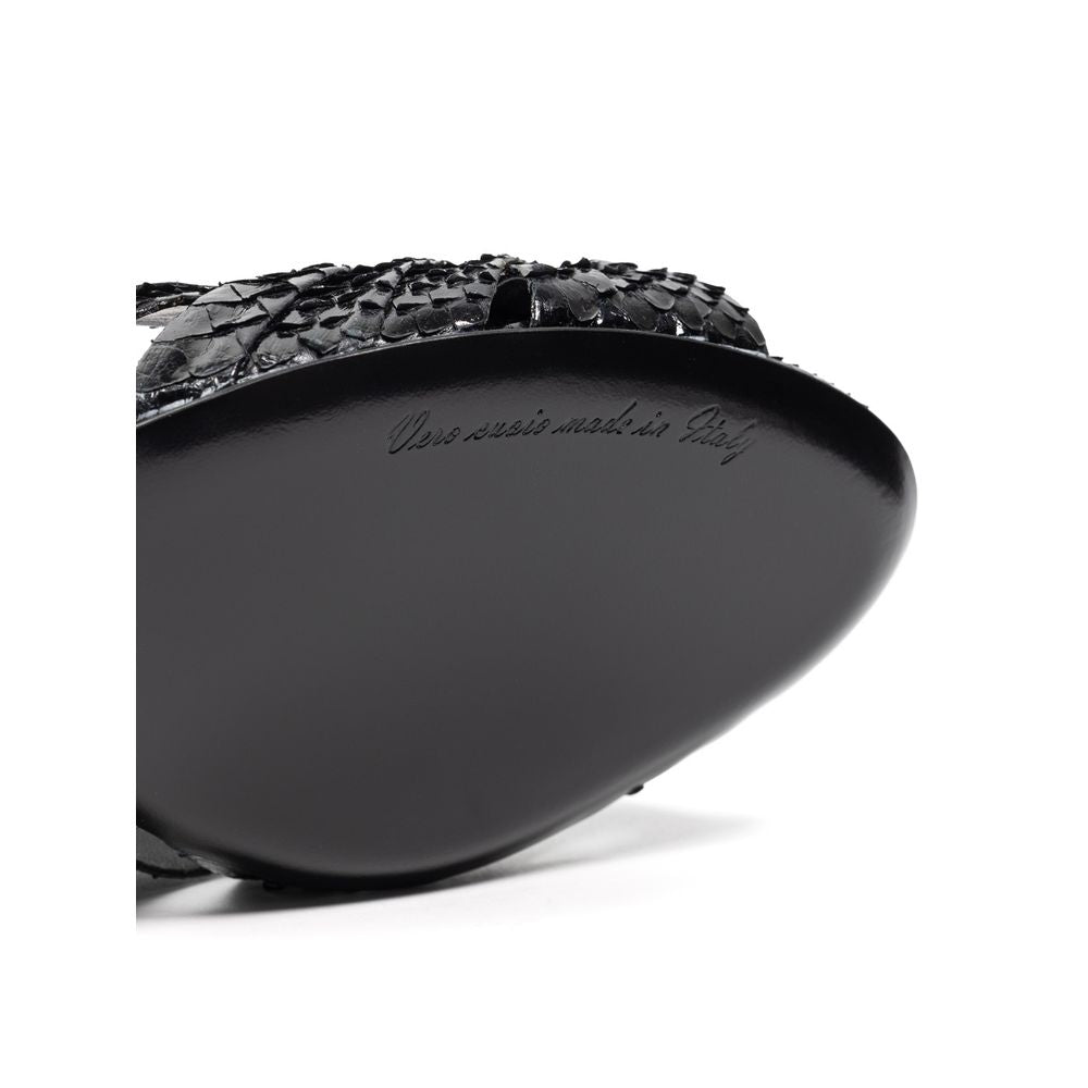 Sandales plateforme en peau de serpent noire de Dolce & Gabbana, avec design élégant et détails sophistiqués.