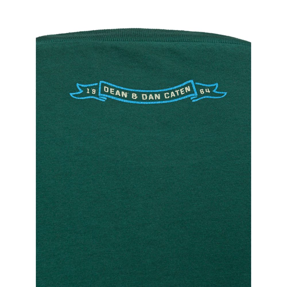 T-shirt en coton vert de la marque Dsquared², coupe classique avec logo discret, porté dans une tenue décontractée.