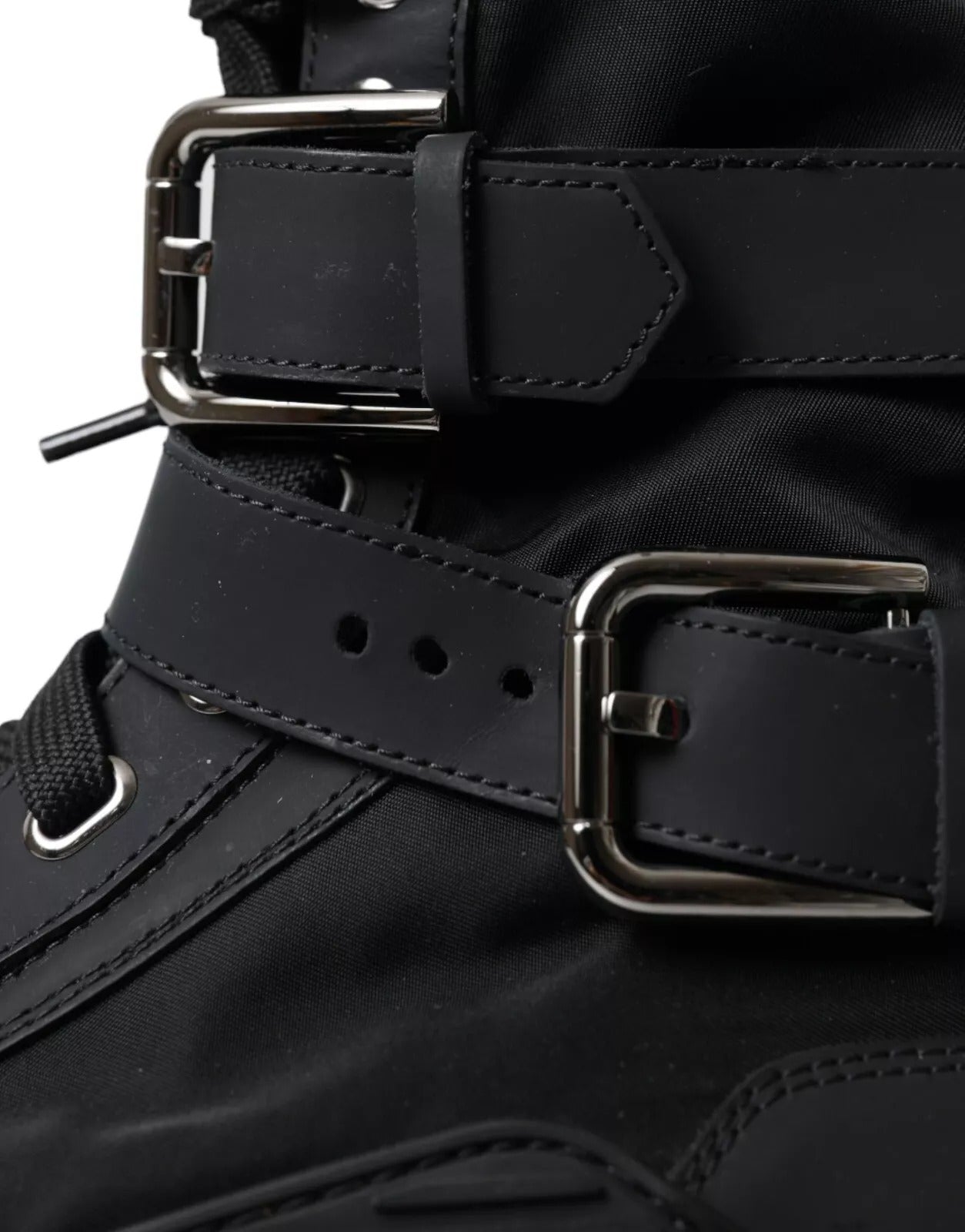 Chaussures sneakers montantes en nylon noir Dolce & Gabbana NS1, profil montrant la texture et la silhouette élégante.