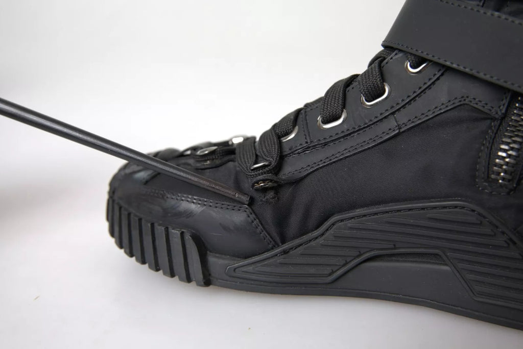 Chaussures sneakers montantes en nylon noir Dolce & Gabbana NS1, design élégant avec branding visible.