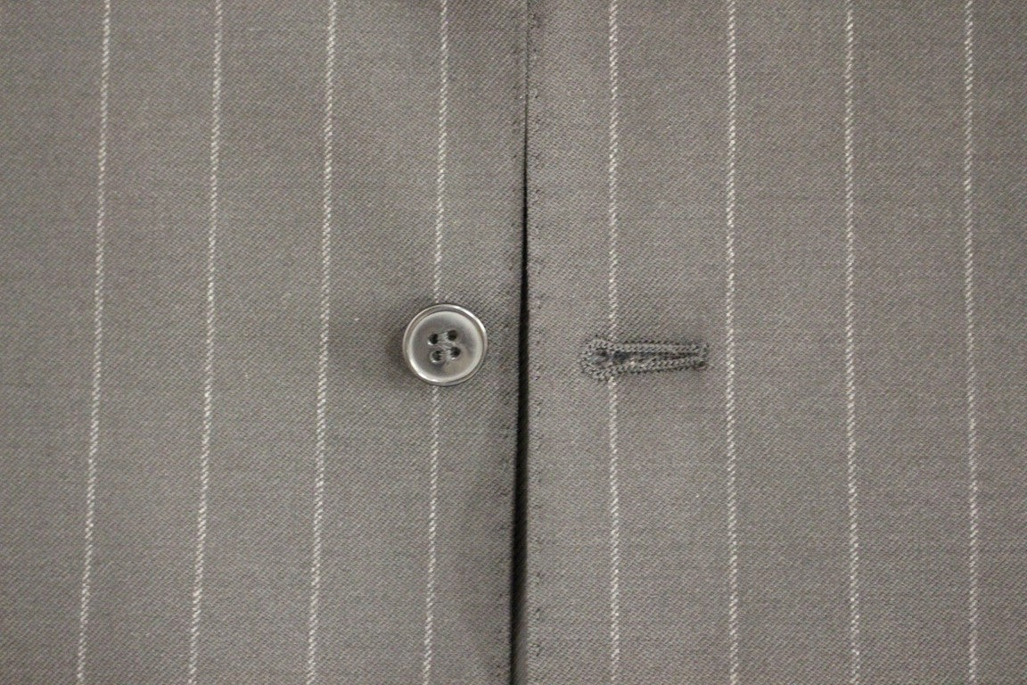 Gilet en laine noir à rayures avec logo Dolce & Gabbana, veste élégante et tendance pour hommes ou femmes.