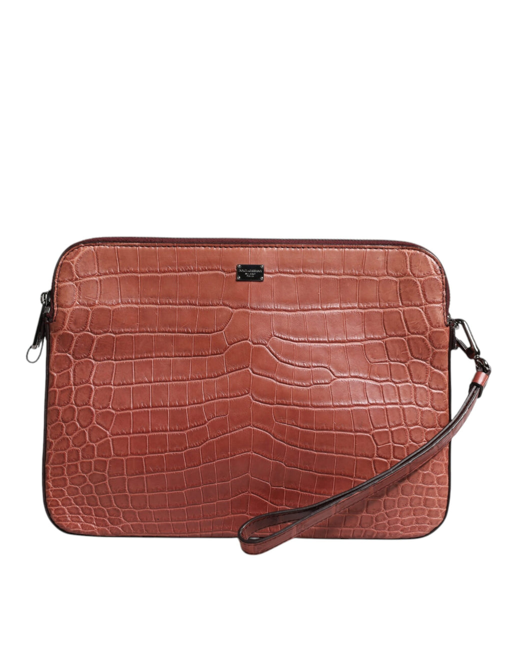 Sacoche homme Dolce & Gabbana en cuir bordeaux croco avec logo plaque en métal, style élégant et sophistiqué.