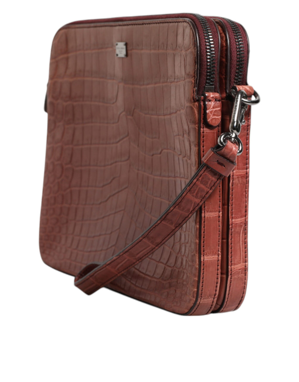 Sacoche homme Dolce & Gabbana en cuir bordeaux crocodile avec logo, style élégant et sophistiqué.