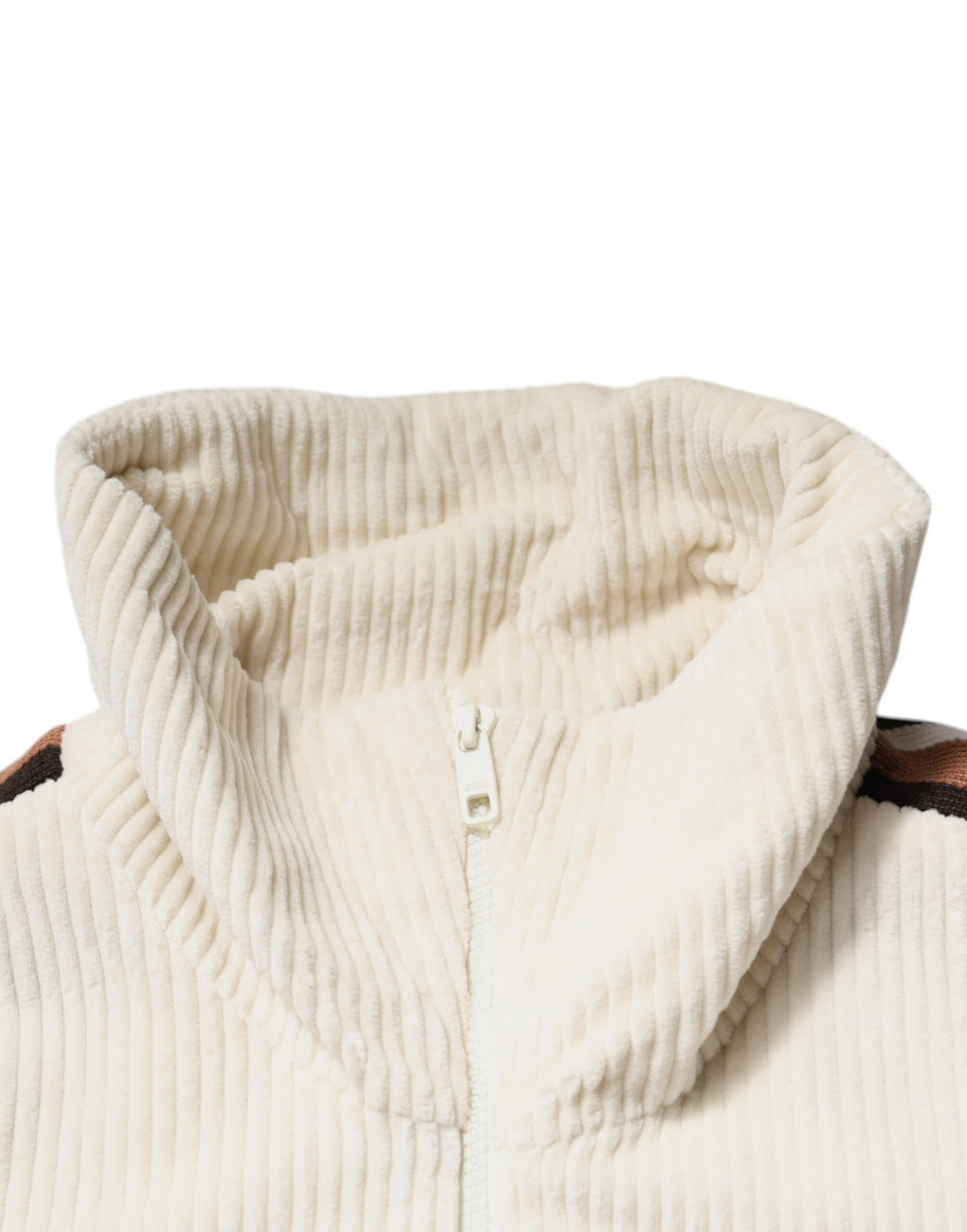 Veste en velours côtelé beige Dolce & Gabbana avec logo appliqué, fermeture éclair complète, style décontracté et élégant.