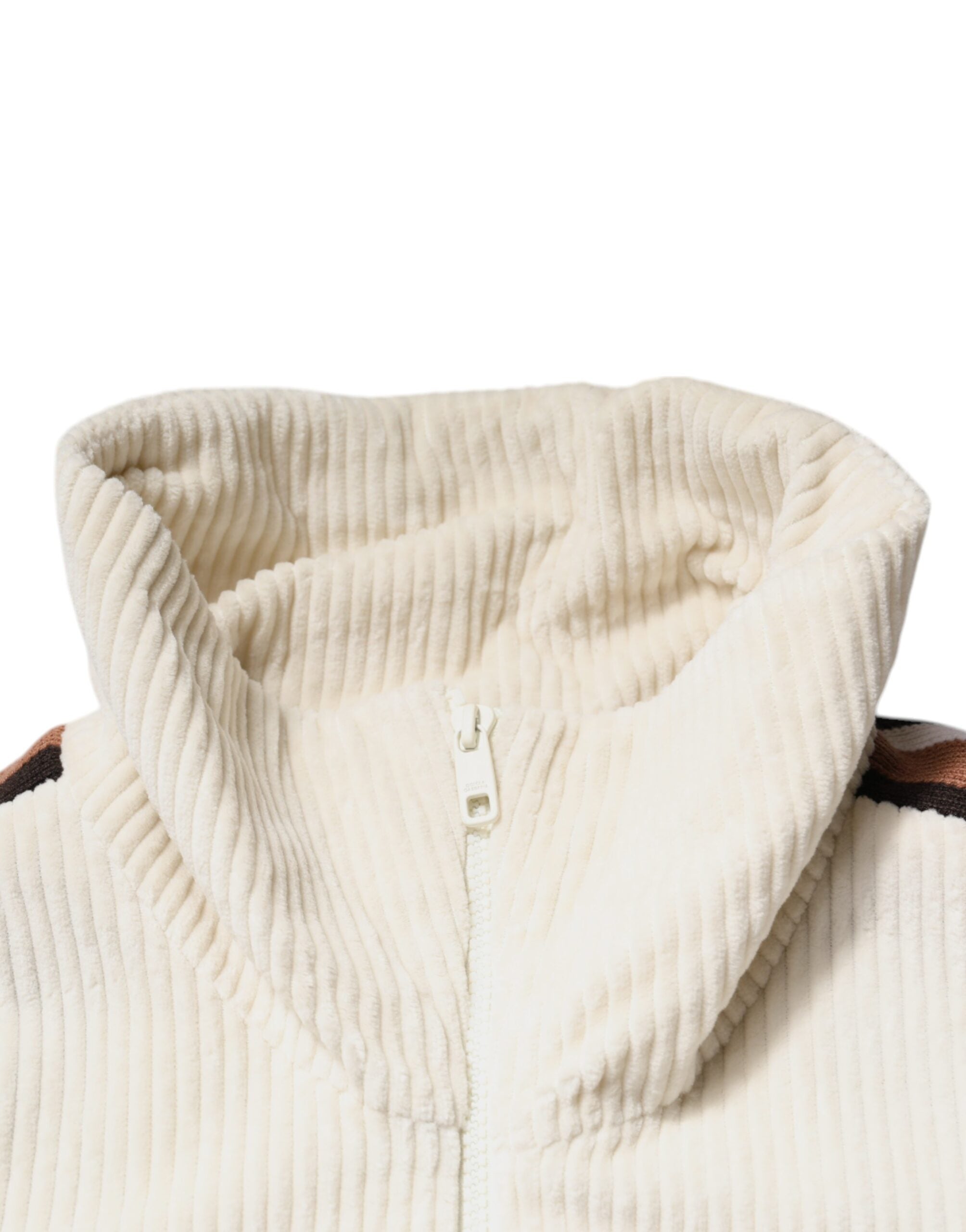 Veste en velours côtelé beige Dolce & Gabbana avec logo appliqué, fermeture éclair complète, style décontracté et élégant.