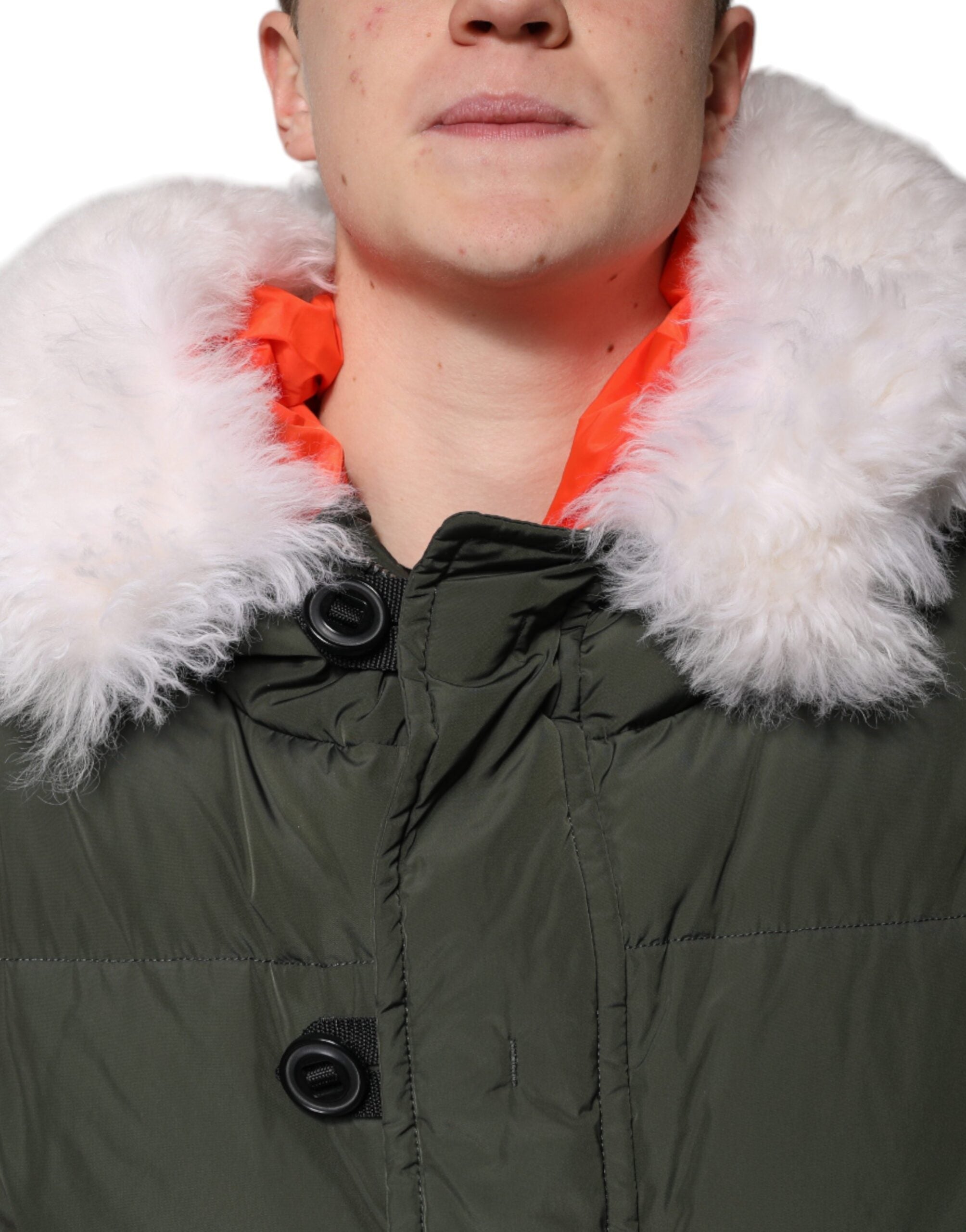 Veste en shearling à capuche verte de Dsquared² avec manches longues et détails en fourrure, vue de face.