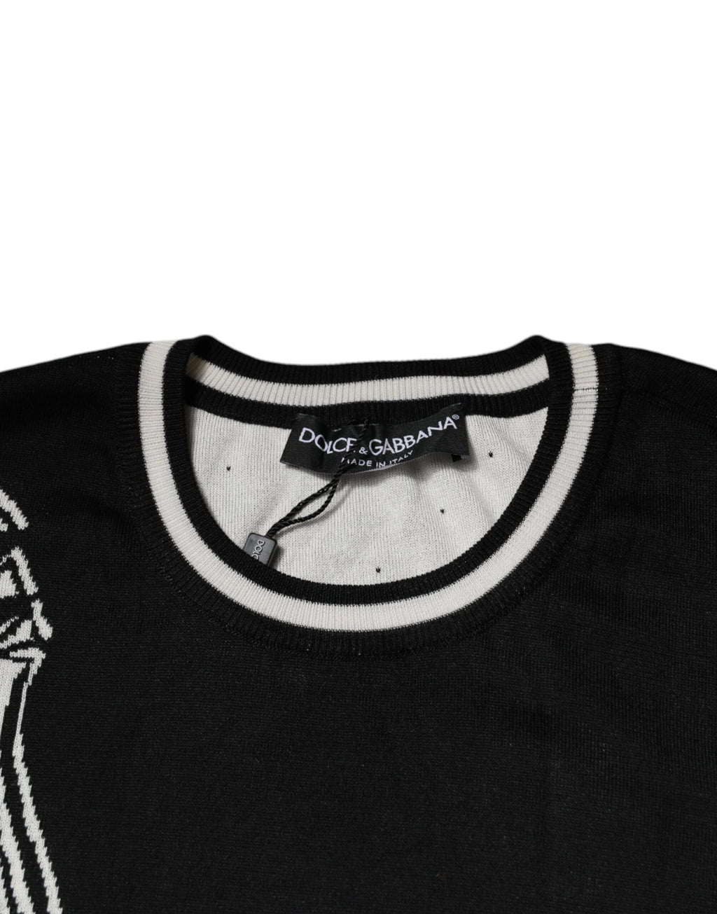 Pull en soie Dolce & Gabbana noir et blanc avec motif guitare, col rond, élégant et confortable.