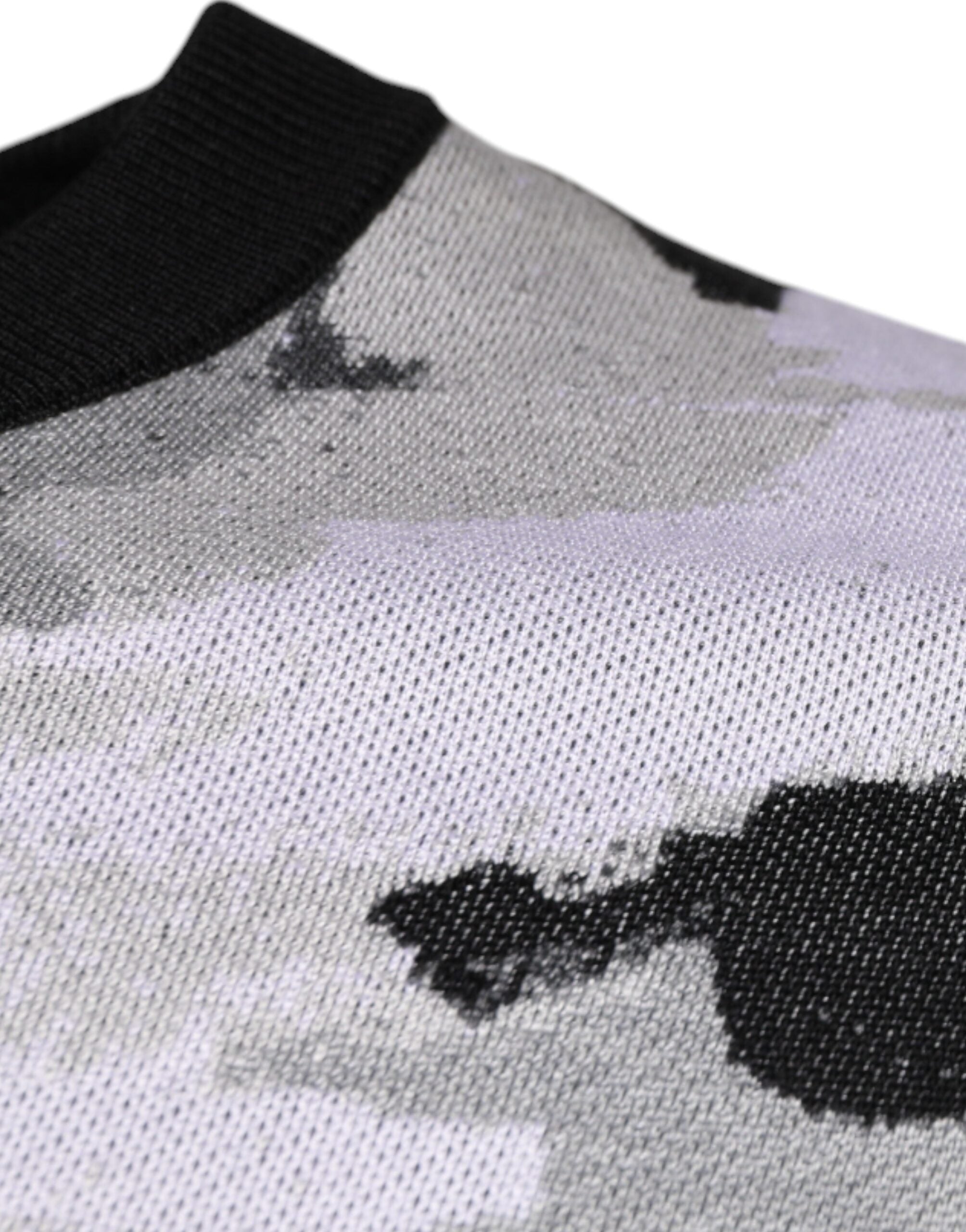 Pull homme Dolce & Gabbana à col rond avec motif camouflage multicolore, design moderne et style élégant.