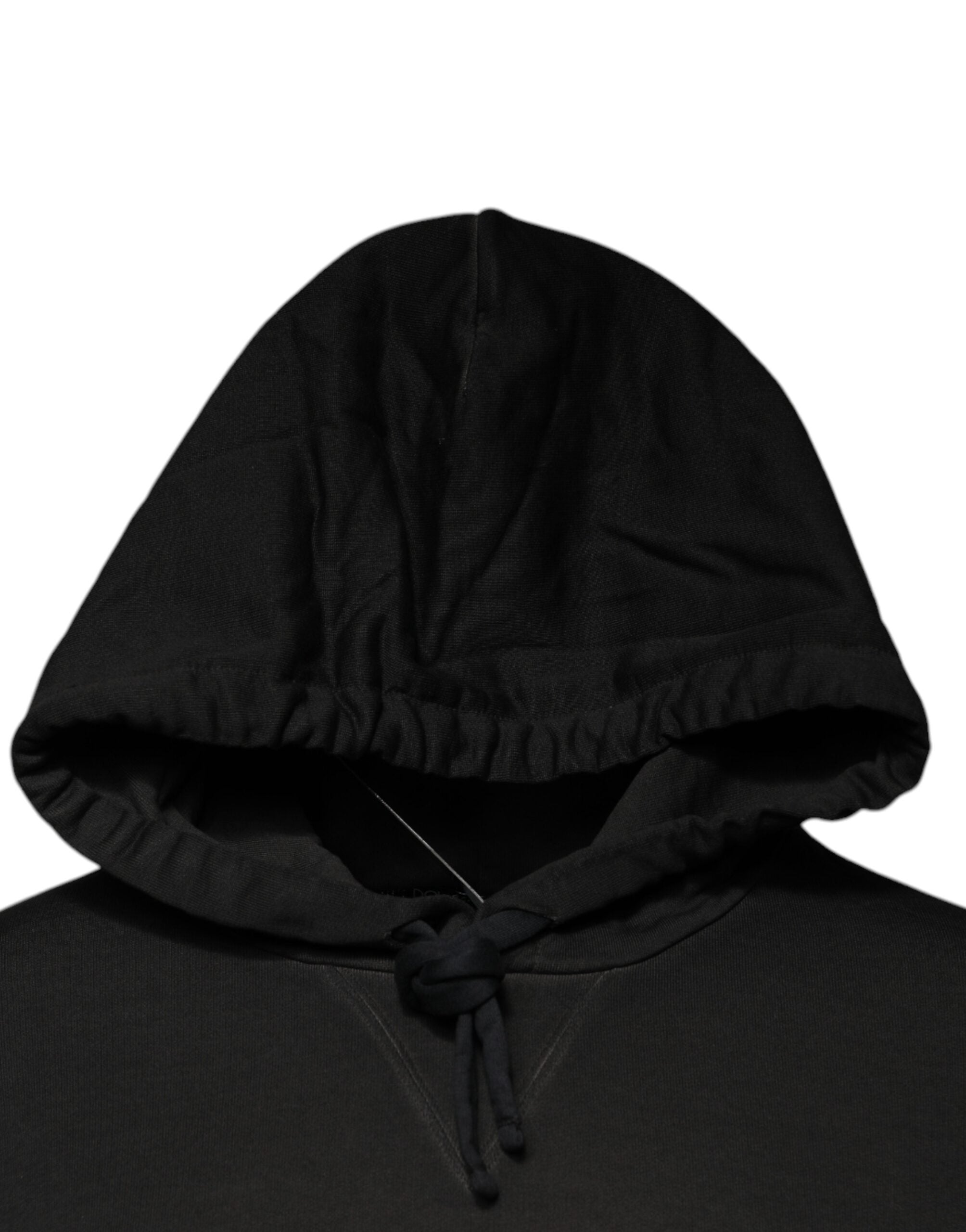 Sweat à capuche noir en coton Dolce & Gabbana avec logo DG Shield, porté, vue de face.
