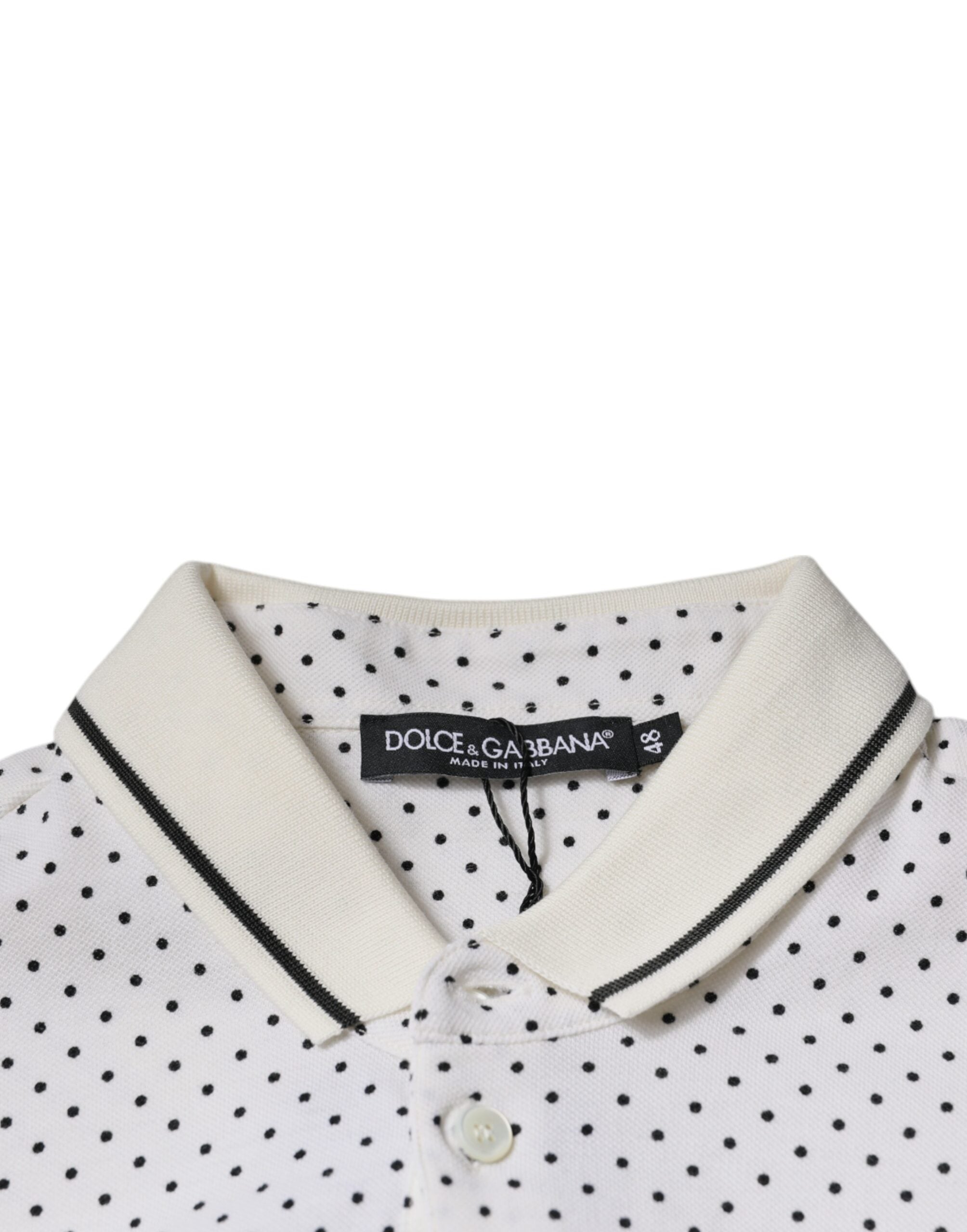 T-shirt polo blanc à pois en coton Dolce & Gabbana avec col, style élégant et décontracté, visible sur cette image.