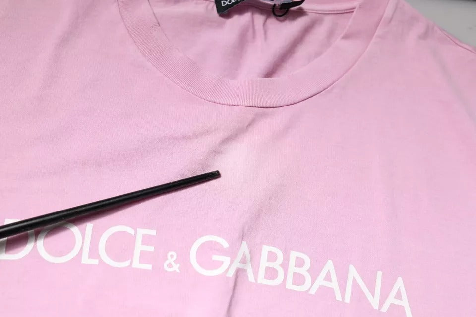 T-shirt en coton rose avec logo Dolce & Gabbana, col rond, impression de logo sur le devant, mode élégante et décontractée.