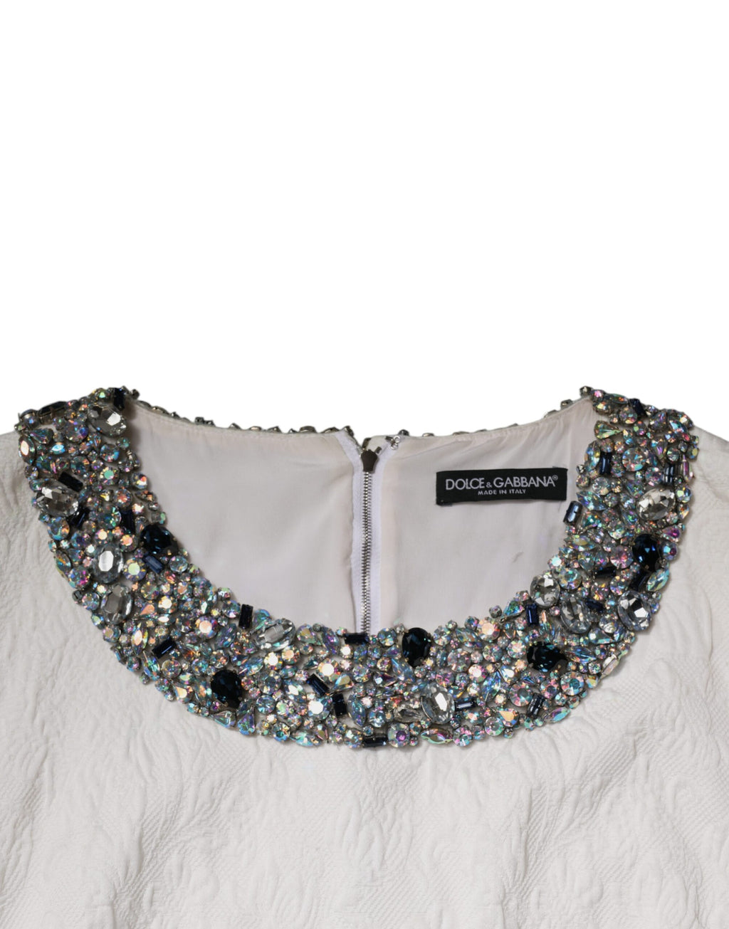 Robe courte en jacquard brocart blanc Dolce & Gabbana ornée de cristaux, élégante et sophistiquée.