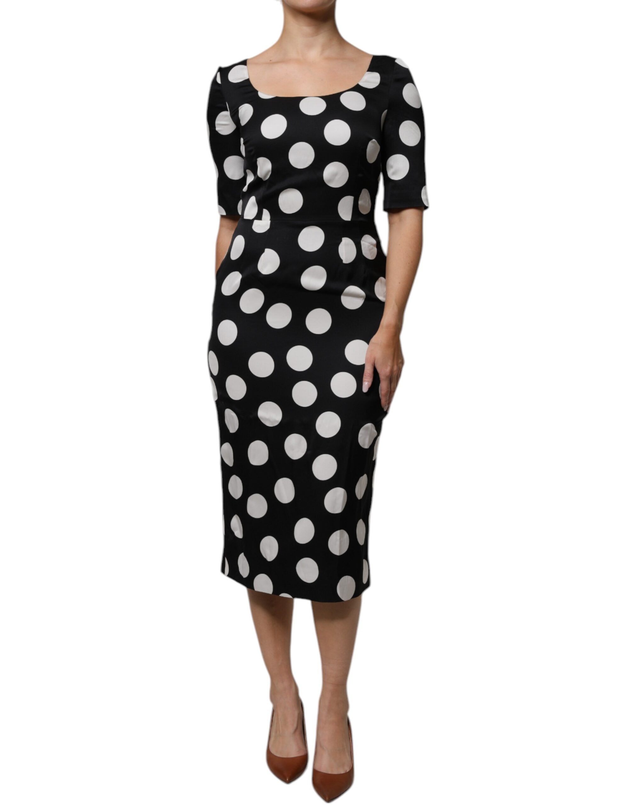 Robe midi noire et blanche en soie à pois Dolce & Gabbana, robe fourreau élégante avec décolleté et manches longues.