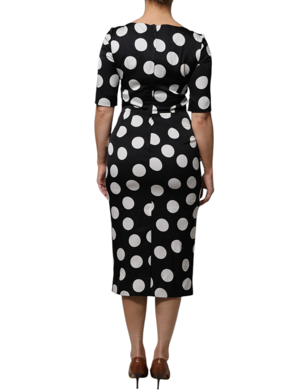 Robe midi en soie noire et blanche à pois de Dolce & Gabbana, coupe ajustée et élégante, pour femme.