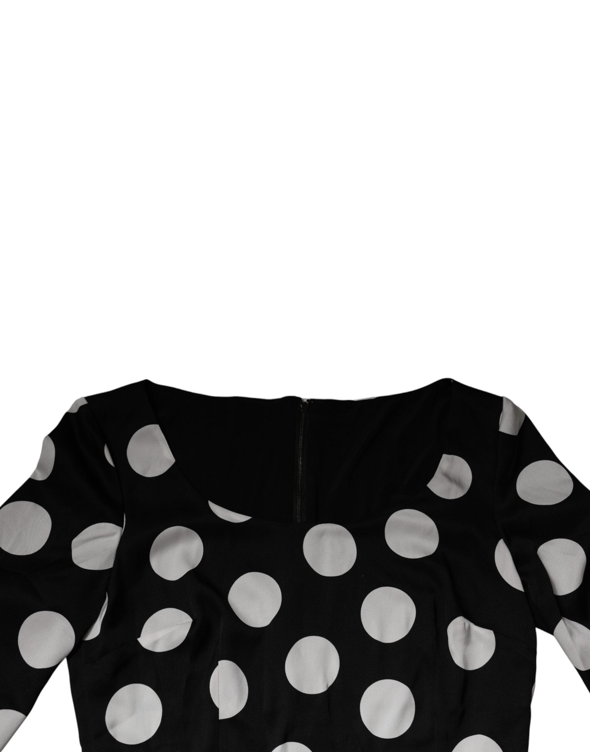 Robe midi en soie noire et blanche à pois de Dolce & Gabbana, coupe ajustée, style élégant et sophistiqué.
