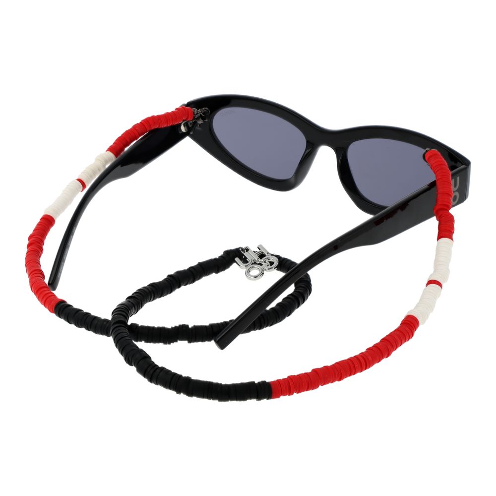 Lunettes de soleil noires en polyamide de la marque Hugo Boss, design moderne et élégant, avec monture rectangulaire.