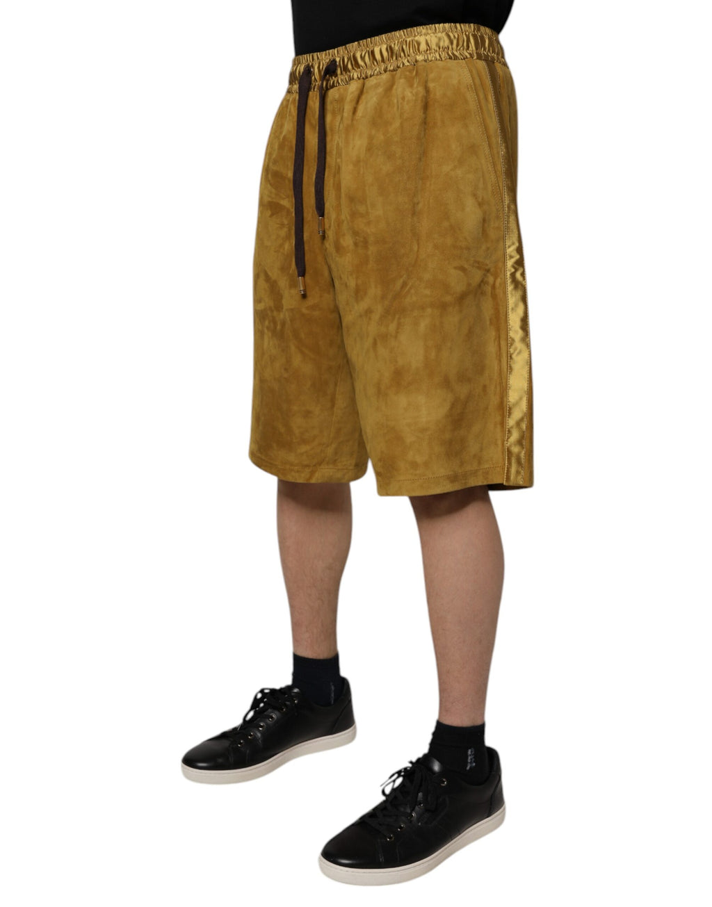 Shorts bermuda pour homme Dolce & Gabbana en cuir d'agneau marron et suède, style élégant et sophistiqué.