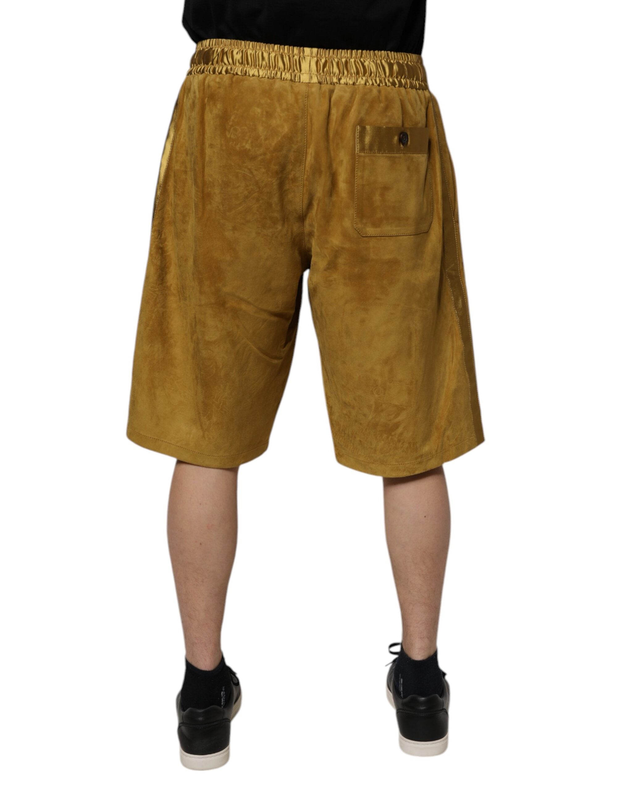 Shorts bermuda pour hommes en suède de veau brun de Dolce & Gabbana, style élégant et sophistiqué.