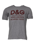 T-shirt homme en coton gris avec logo Dolce & Gabbana, col rond, style décontracté, visible sur fond neutre.
