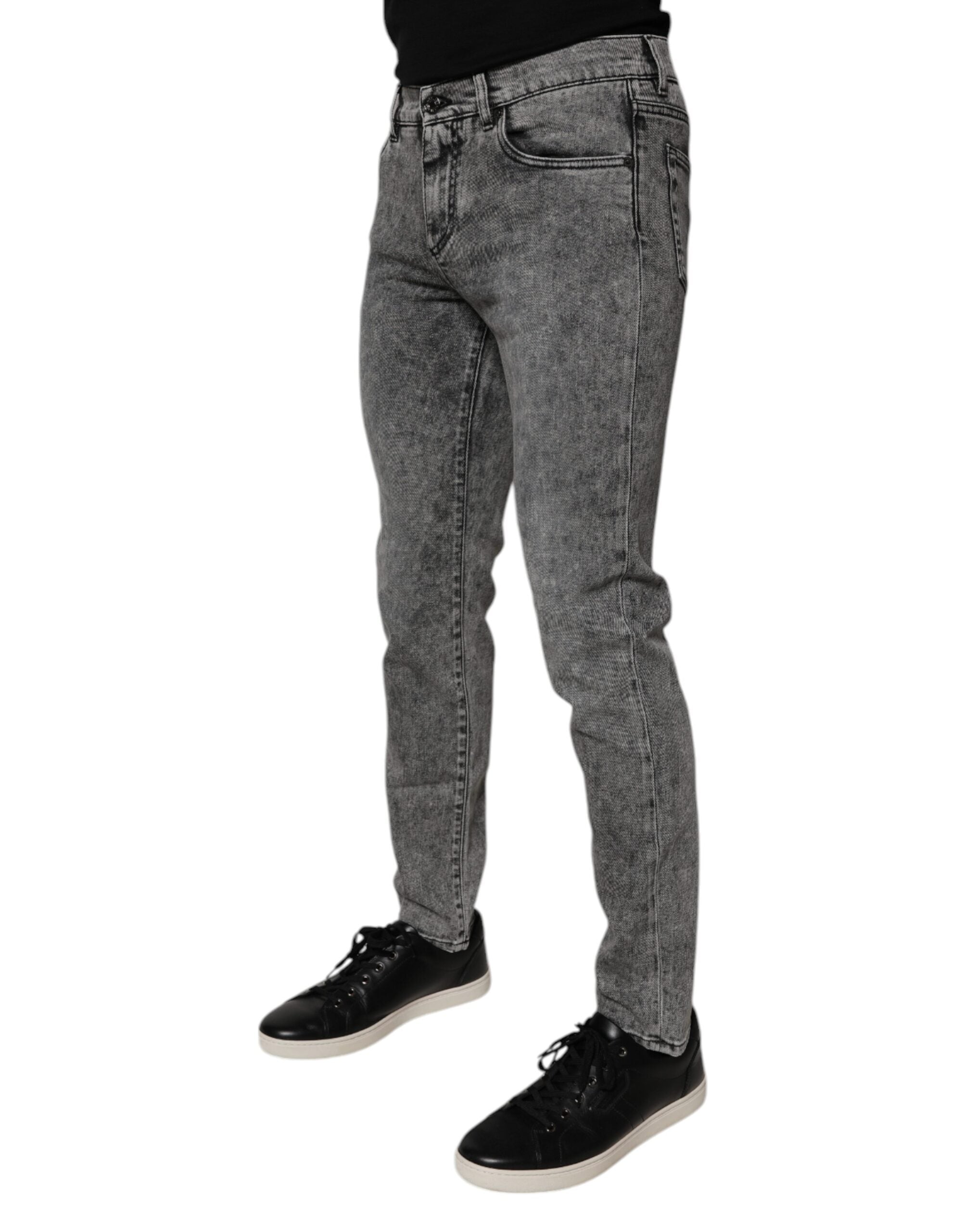Jean slim en denim gris foncé en coton délavé de Dolce & Gabbana, visible avec coutures et fermeture éclair.