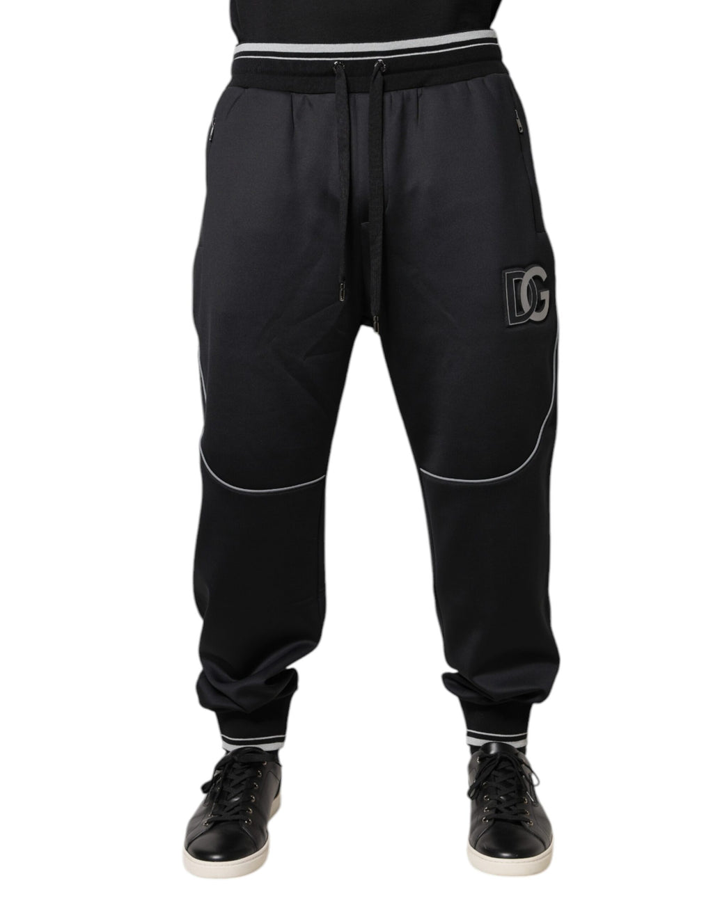 Pantalon jogger noir en polyester Dolce & Gabbana avec logo, coupe décontractée et ceinture élastique, style sportif élégant.