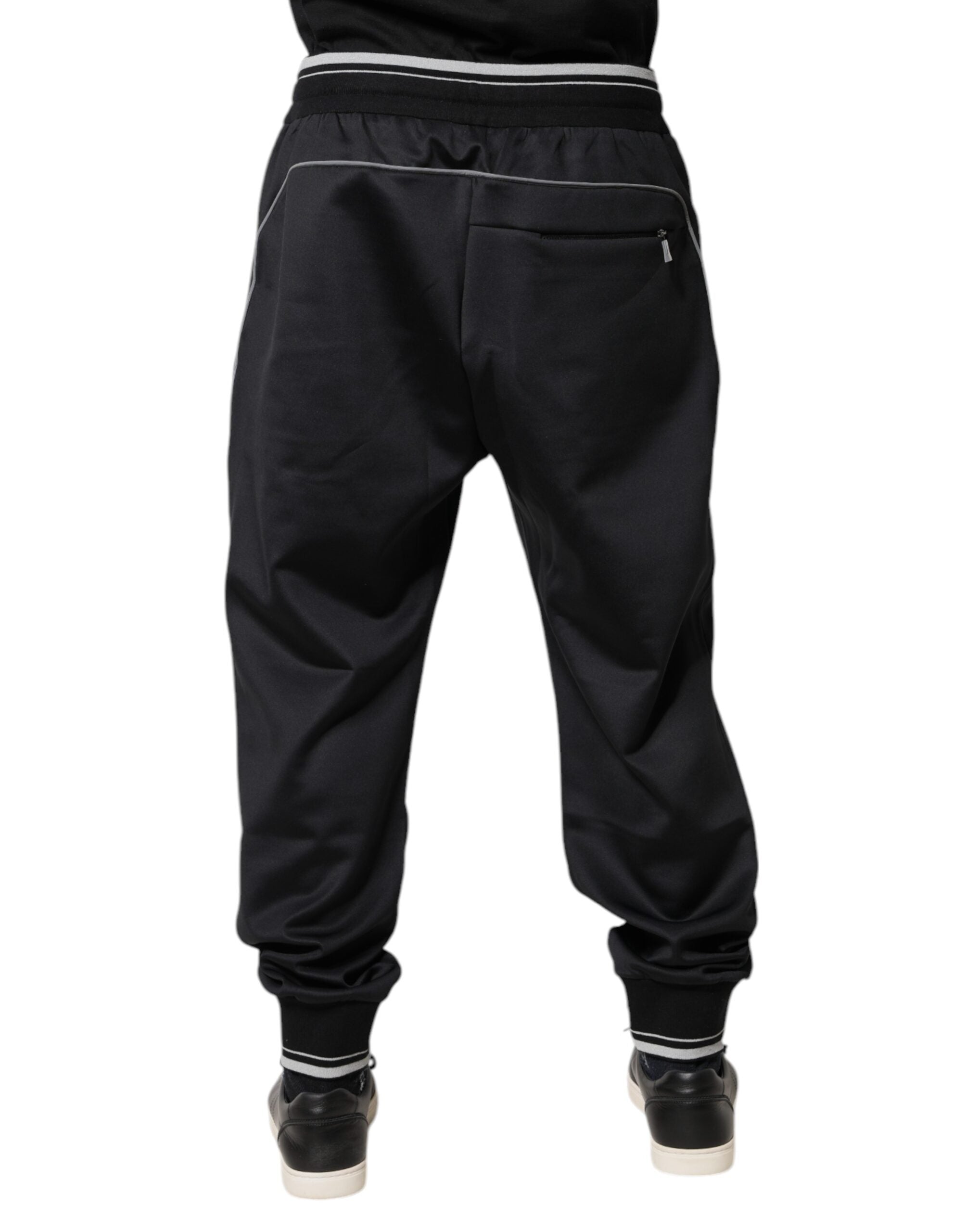 Pantalon jogging noir en polyester Dolce & Gabbana avec logo, décontracté et confortable, vue de face.