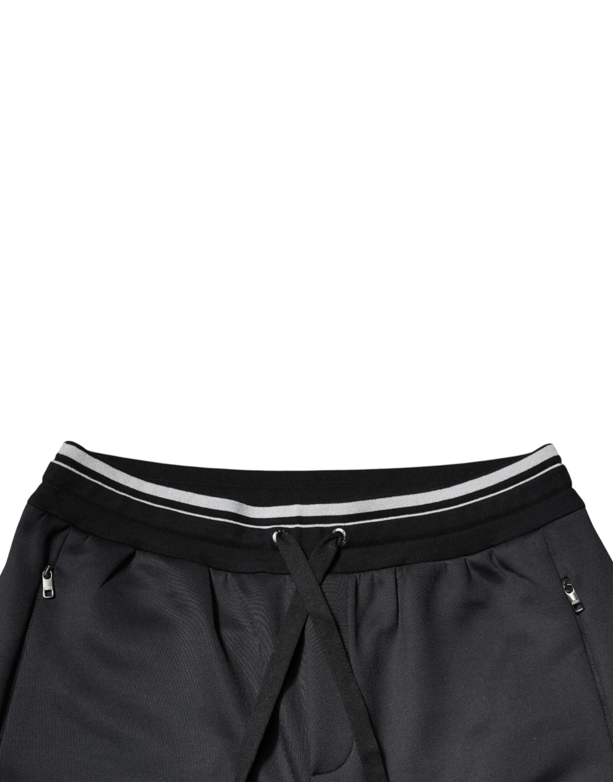 Pantalon jogger noir en polyester Dolce & Gabbana avec logo, décontracté et confortable, visible en gros plan.
