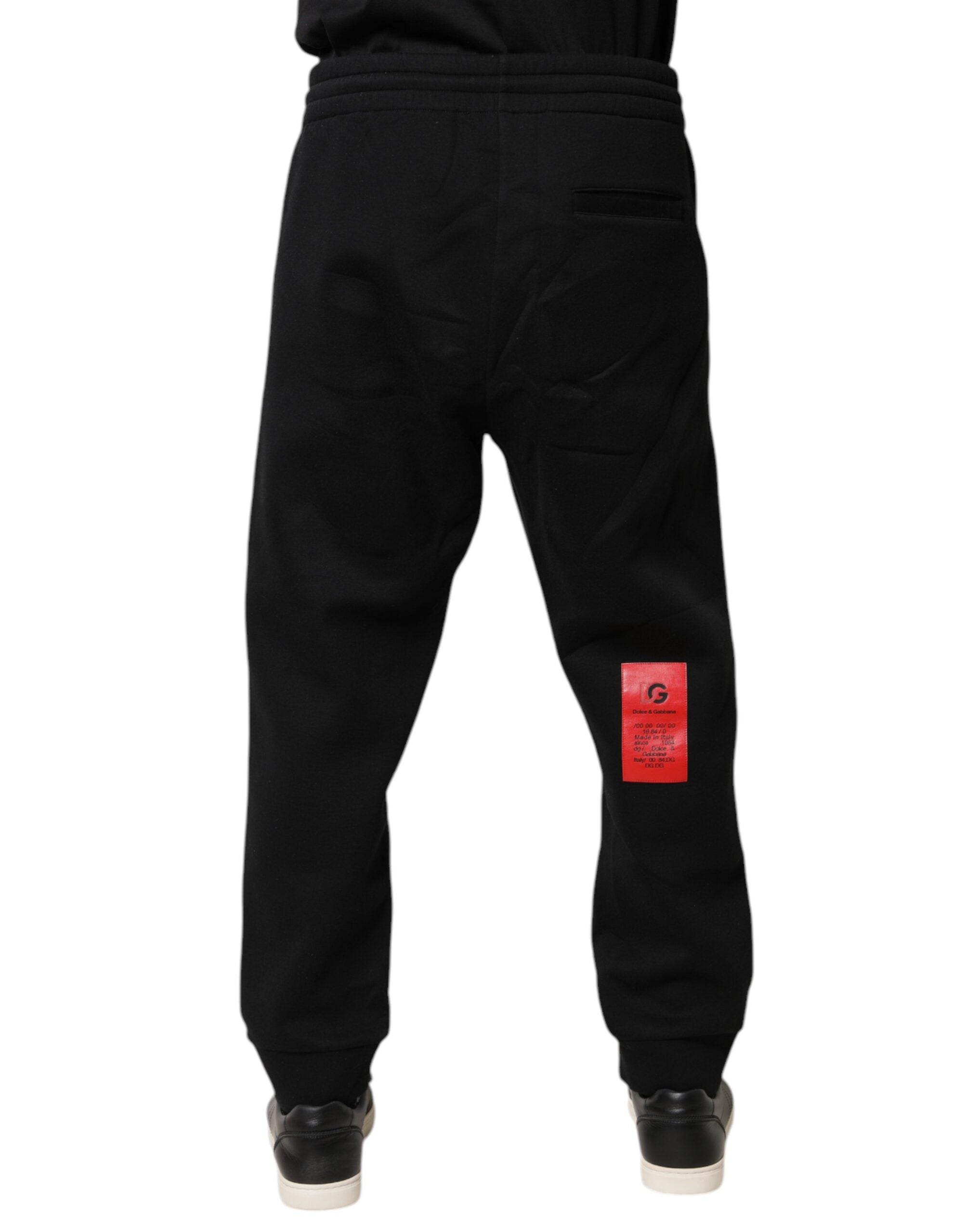 Pantalon jogging en coton noir Dolce & Gabbana avec logo patch, style décontracté et confortable, vue de face.