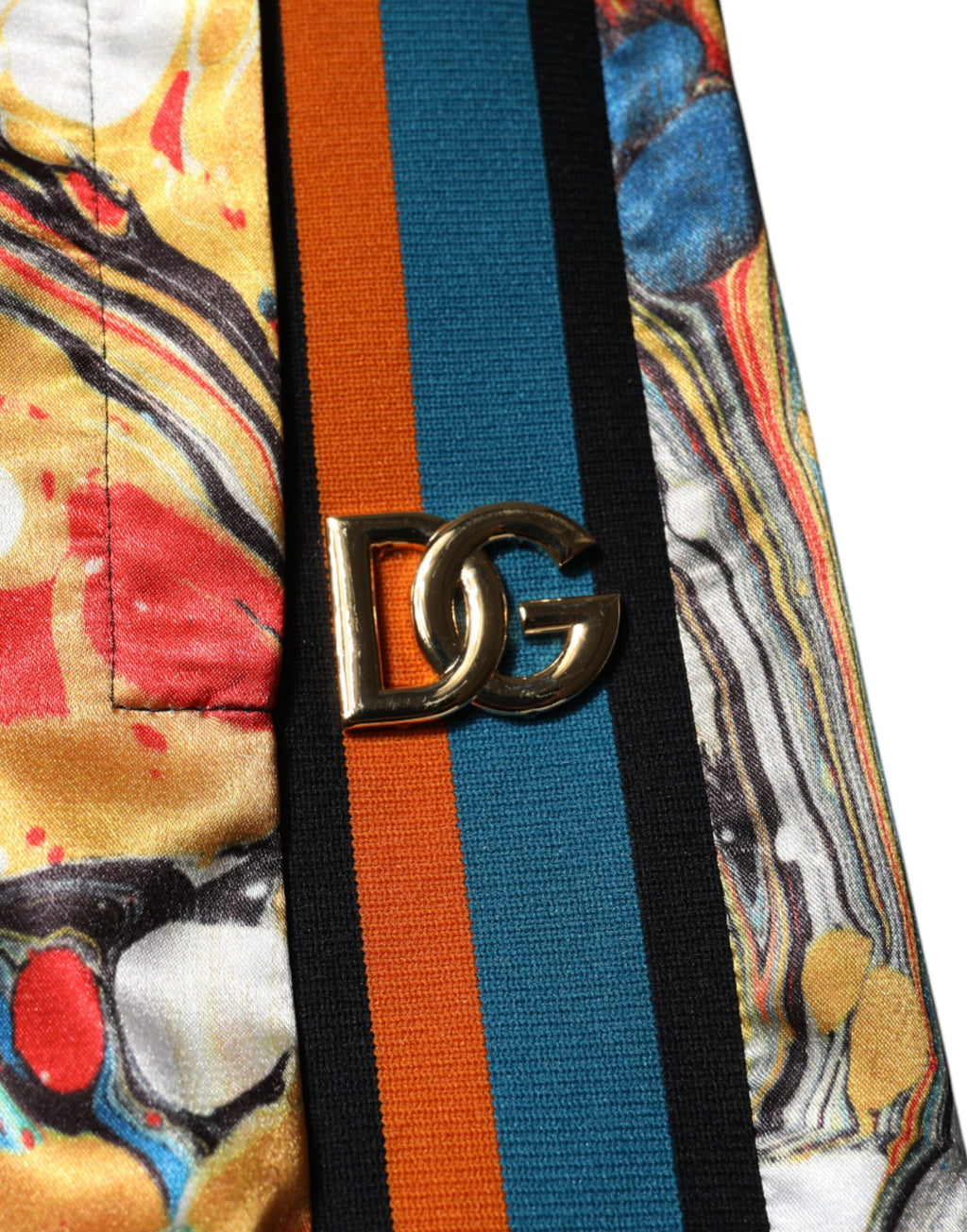 Pantalon de survêtement pour homme Dolce & Gabbana en satin à marbre multicolore, style décontracté et élégant.