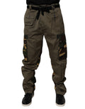 Pantalon cargo camouflage multicolore Dolce & Gabbana avec patchwork, détails tendance, visible sur un mannequin.