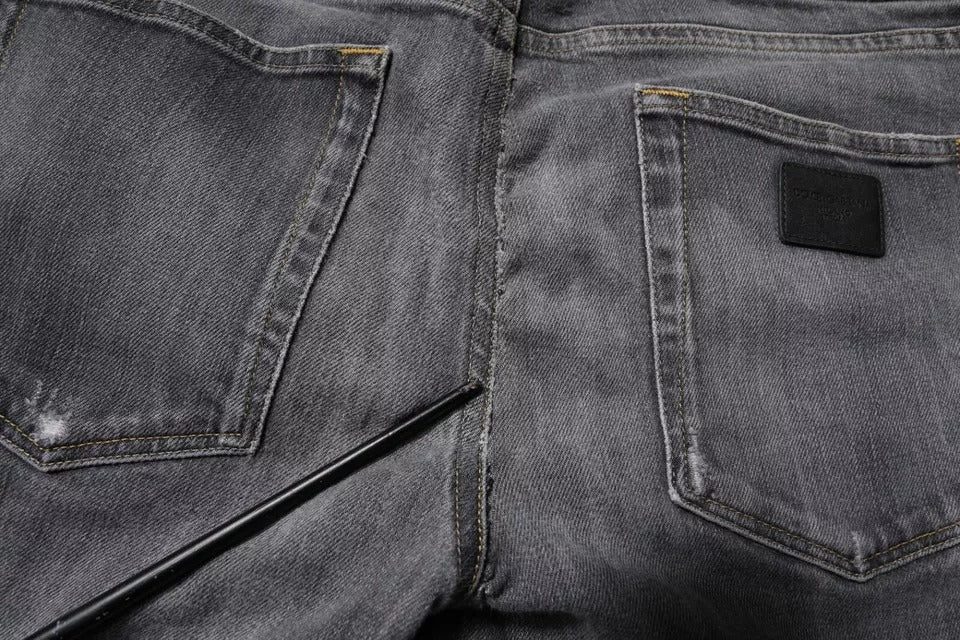 Jeans slim en denim gris foncé en coton délavé de Dolce & Gabbana pour homme, vue de face.