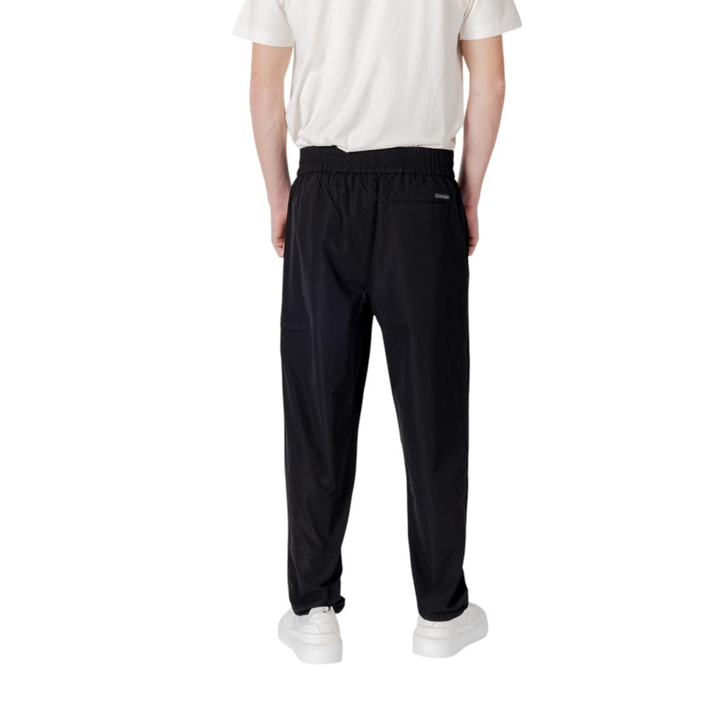 Pantalon décontracté en polyester noir de Calvin Klein Jeans, coupe classique et style casual pour homme.