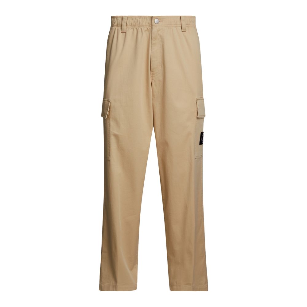 Pantalon cargo beige en coton de la marque Calvin Klein, vue de face avec détails des poches et ceinture.