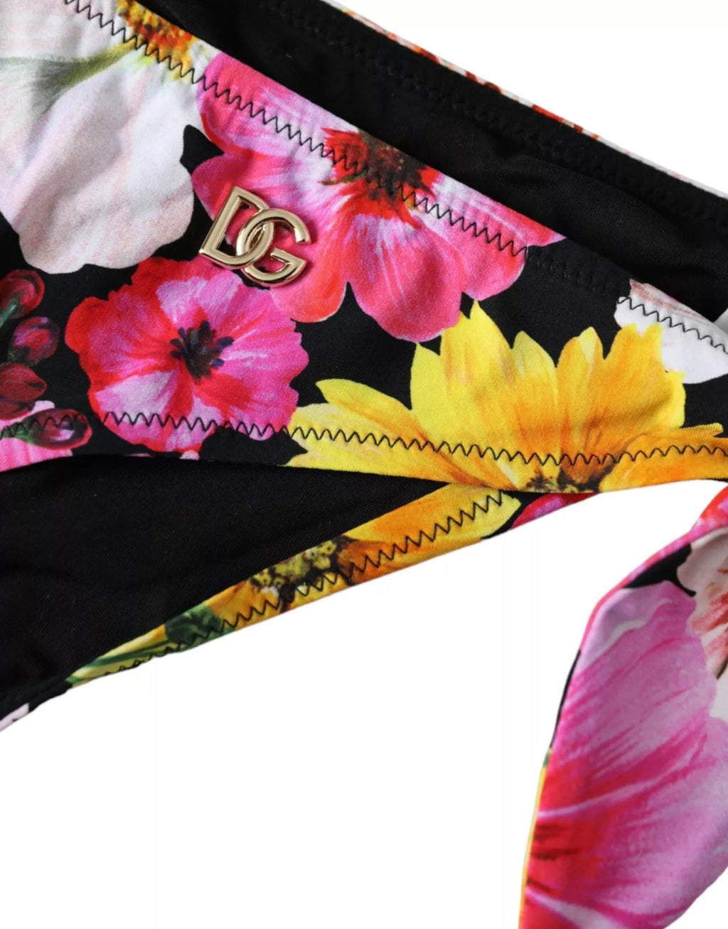 Maillot de bain bikini Dolce & Gabbana à imprimé floral noir, bas de maillot de bain élégant pour femmes.