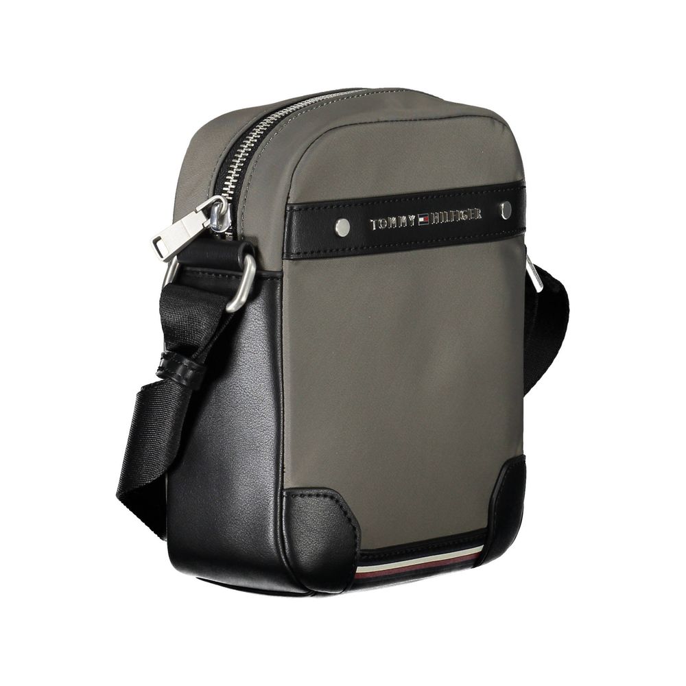 Sac à bandoulière en polyester vert de Tommy Hilfiger, design moderne avec logo visible, idéal pour un style décontracté.