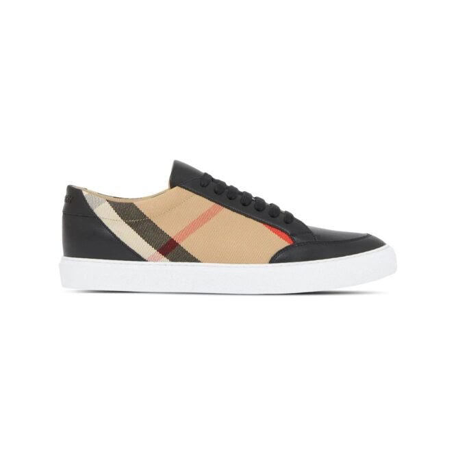 Sneakers noires en cuir Burberry New Salmond, chaussures de mode pour hommes avec design élégant et détails en cuir.