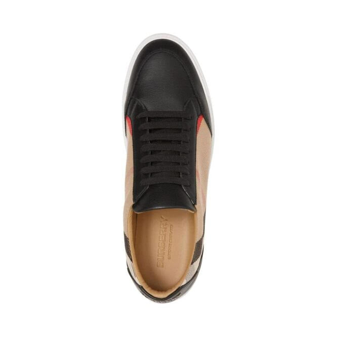 Sneakers noires en cuir Burberry New Salmond, vue de face, avec détails en textile et semelle blanche élégante.