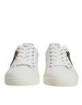 Chaussures sneakers blanches en cuir Dolce & Gabbana avec embellissements en cœur, vue de face.
