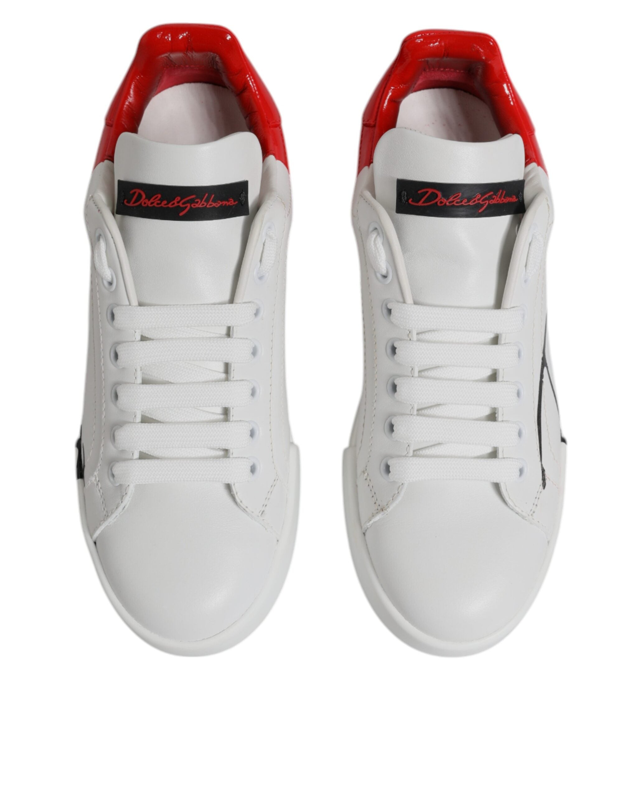 Chaussures sneakers Portofino blanches et rouges Dolce & Gabbana avec logo visible, chaussures de mode élégantes et décontractées.