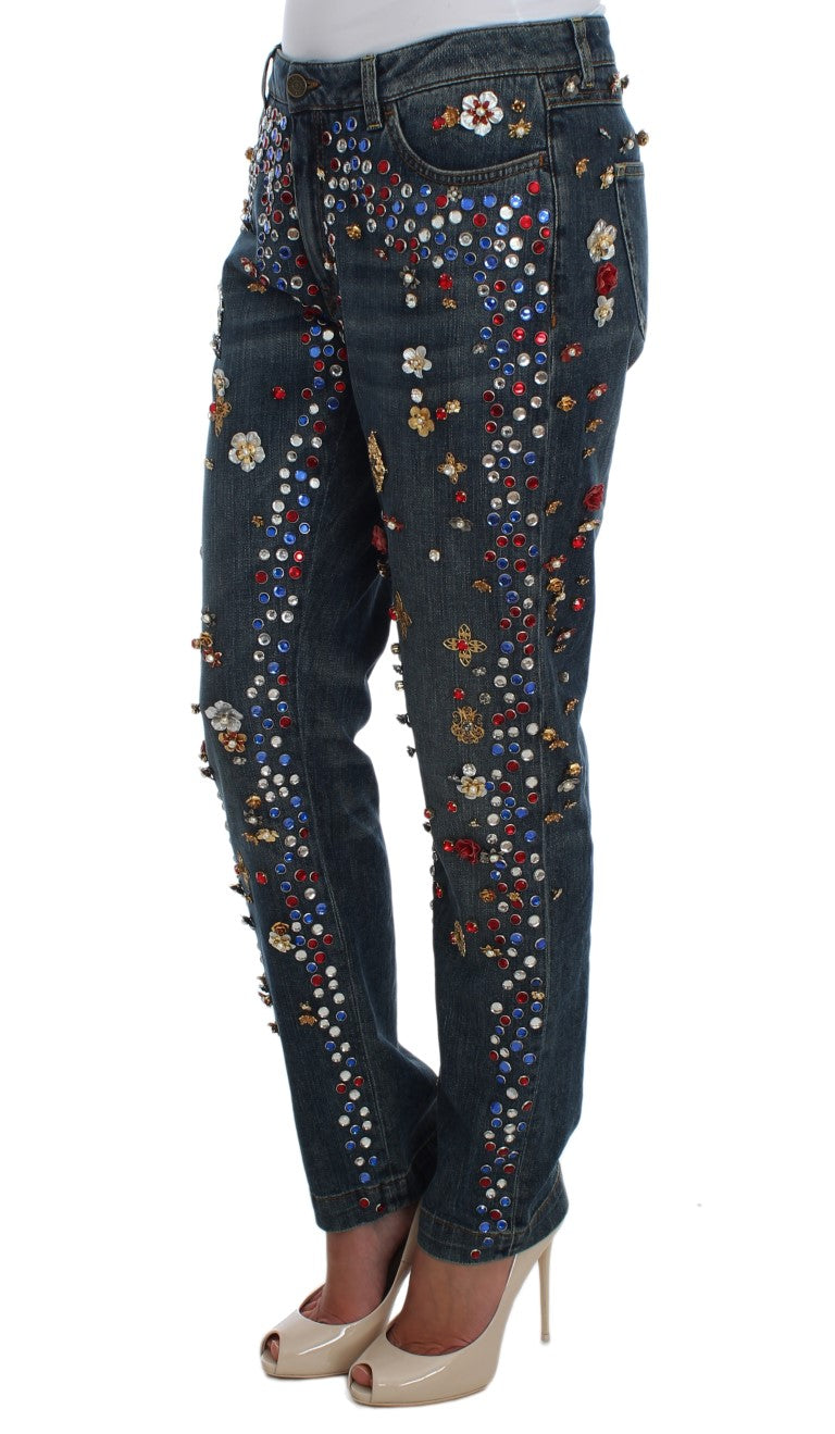 Jeans Dolce & Gabbana à roses en cristal et cœur brodé, mode élégante avec détails brillants et design sophistiqué.