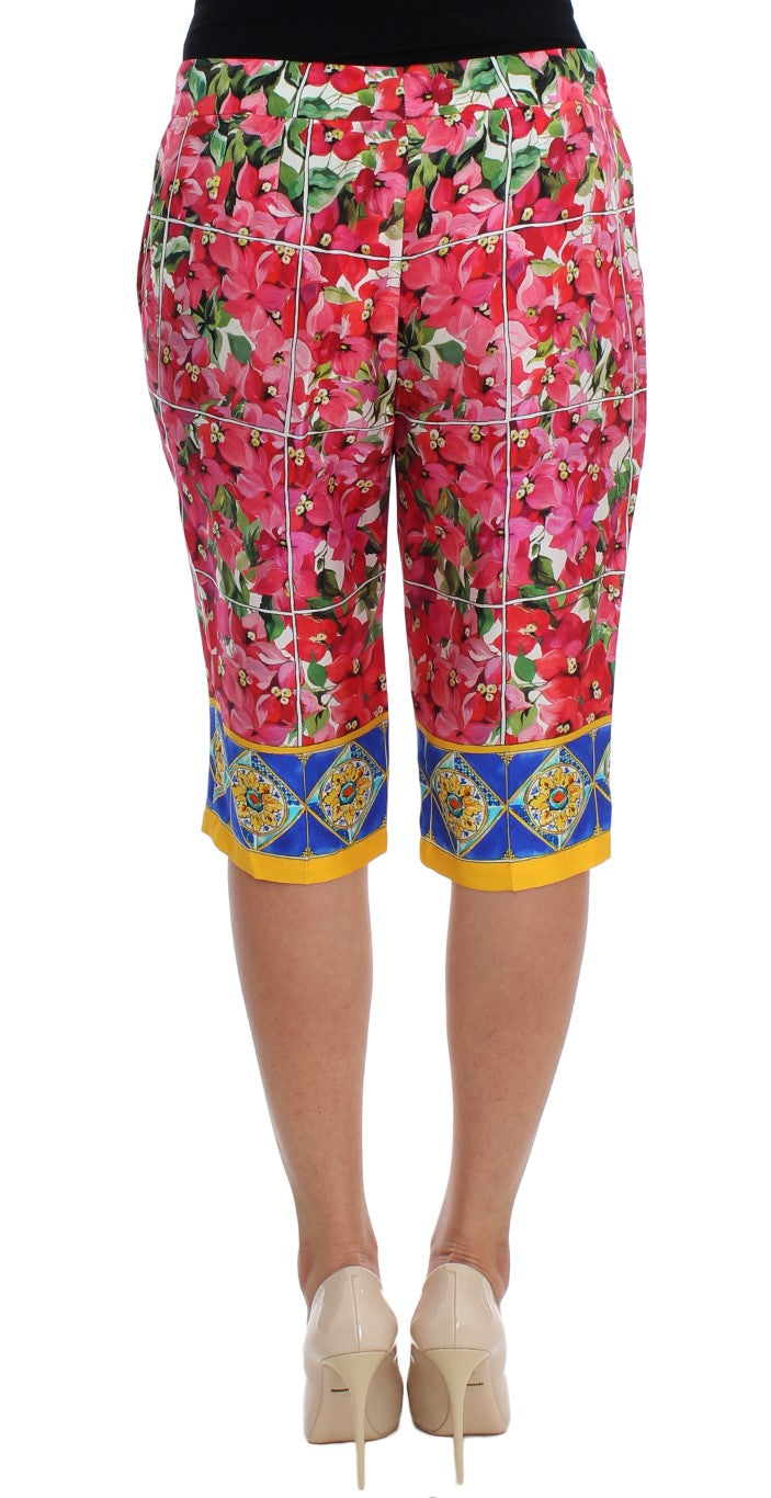 Shorts capris floral multicolores de Dolce & Gabbana, pantalon taille au genou avec motif floral vibrant, style élégant et tendance.