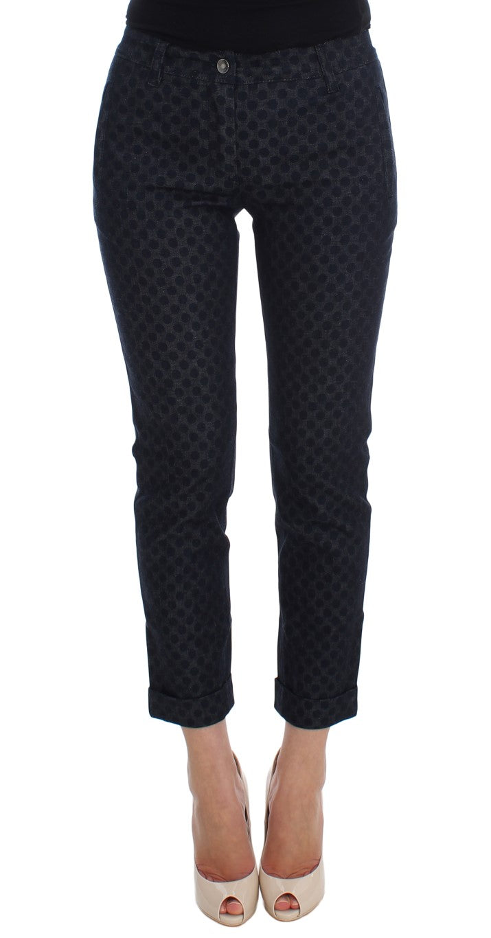 Jean capri slim à pois Dolce & Gabbana, coupe ajustée et élégante, en denim avec motif à pois noirs et blancs.