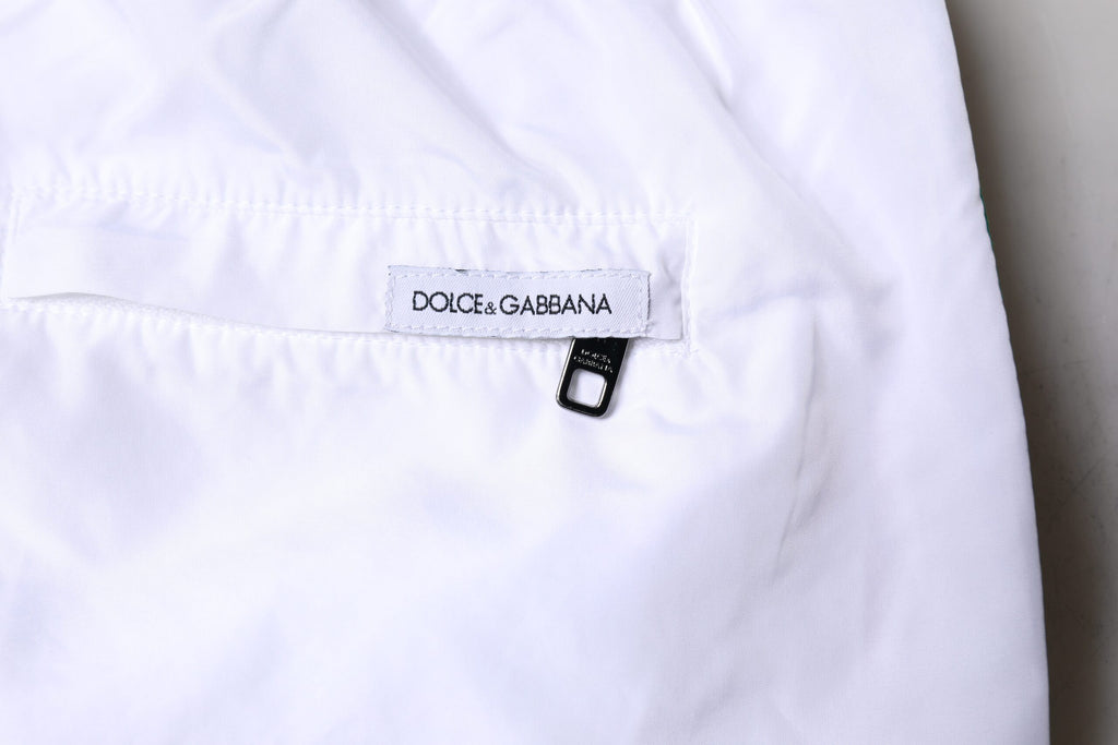 Shorts de bain Dolce & Gabbana à rayures blanches, maillot de bain deux pièces pour la plage, style élégant et confortable.