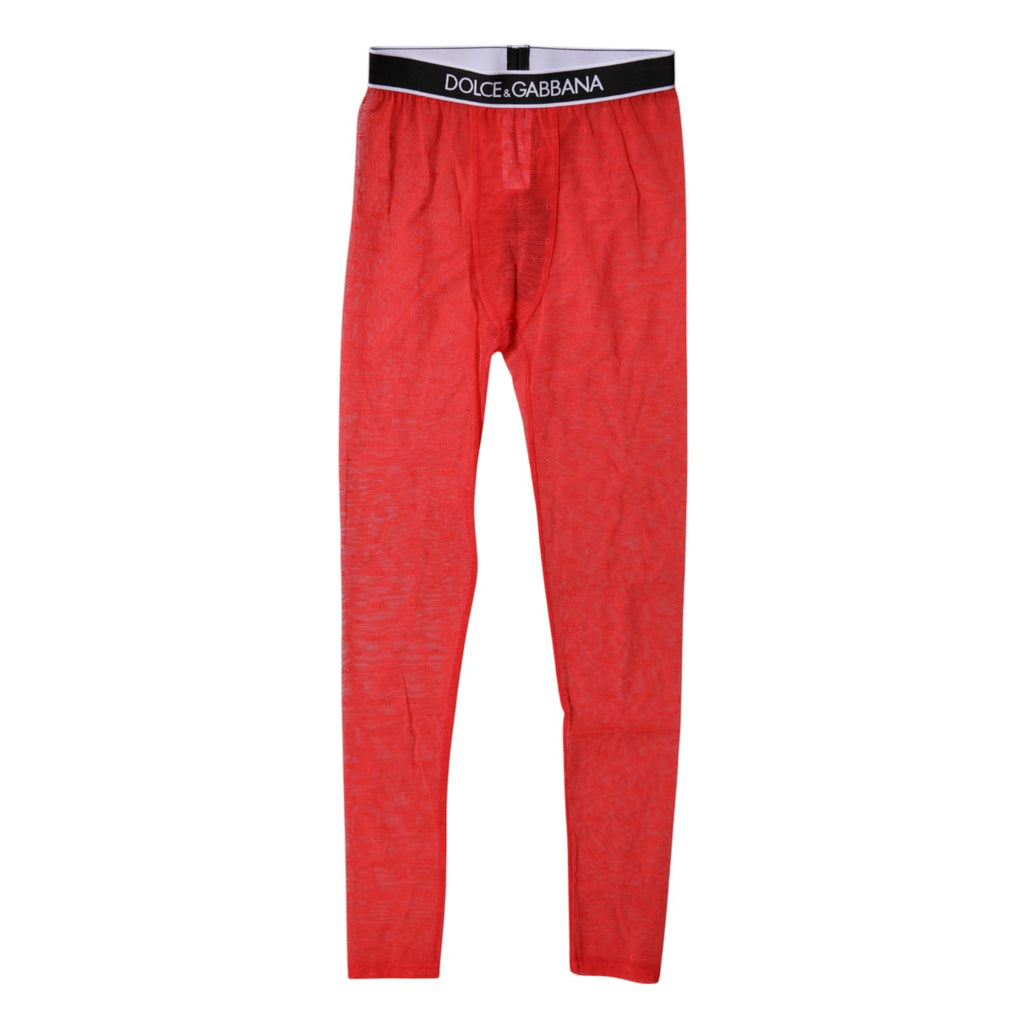 Lingerie Dolce & Gabbana en dentelle rouge avec logo, pantalon moulant et sous-vêtements élégants.
