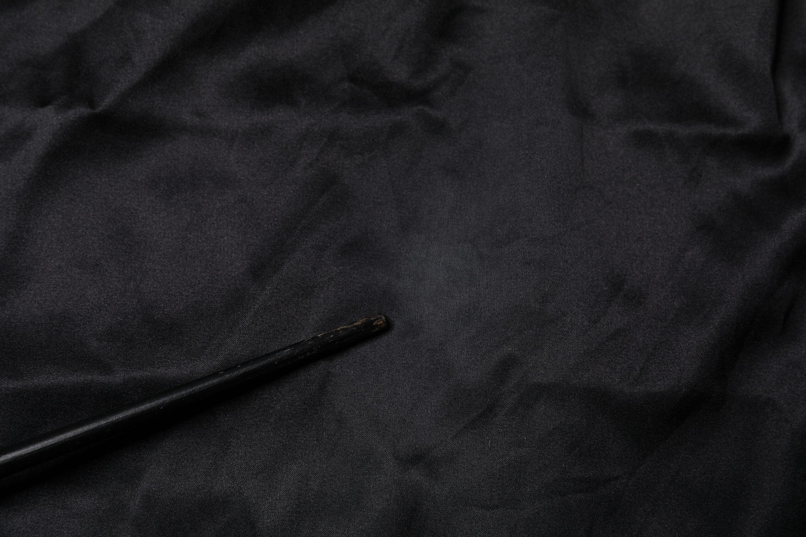 Camisole noire en dentelle et soie mélangée de Dolce & Gabbana, sous-vêtement élégant et féminin.