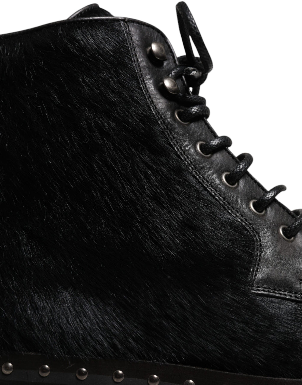 Bottes mi-mollet en cuir noir style pony de Dolce & Gabbana, chaussures élégantes avec finition luxueuse.