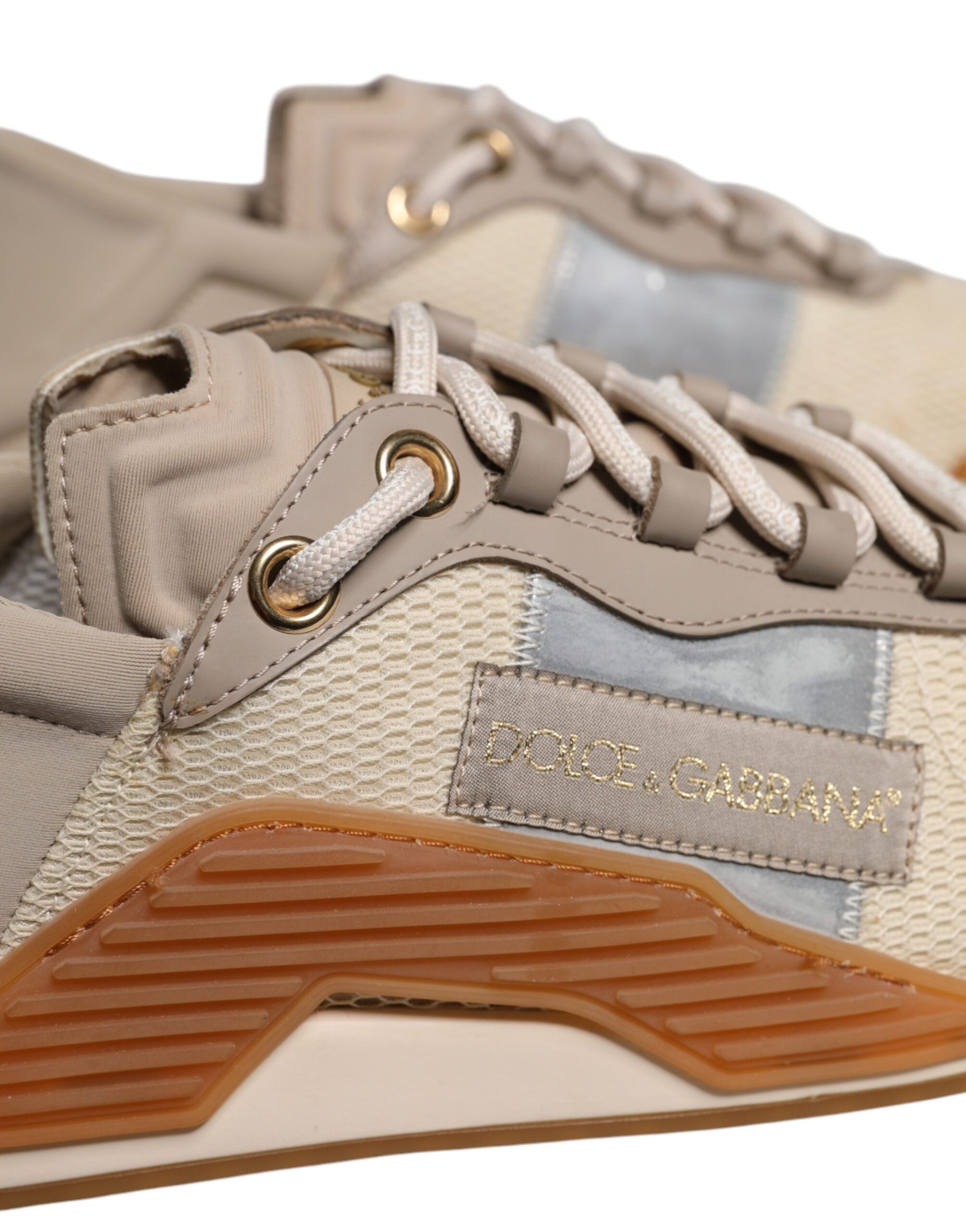 Chaussures sneakers basses Dolce & Gabbana NS1 à lacets multicolores en dentelle, vue de face.