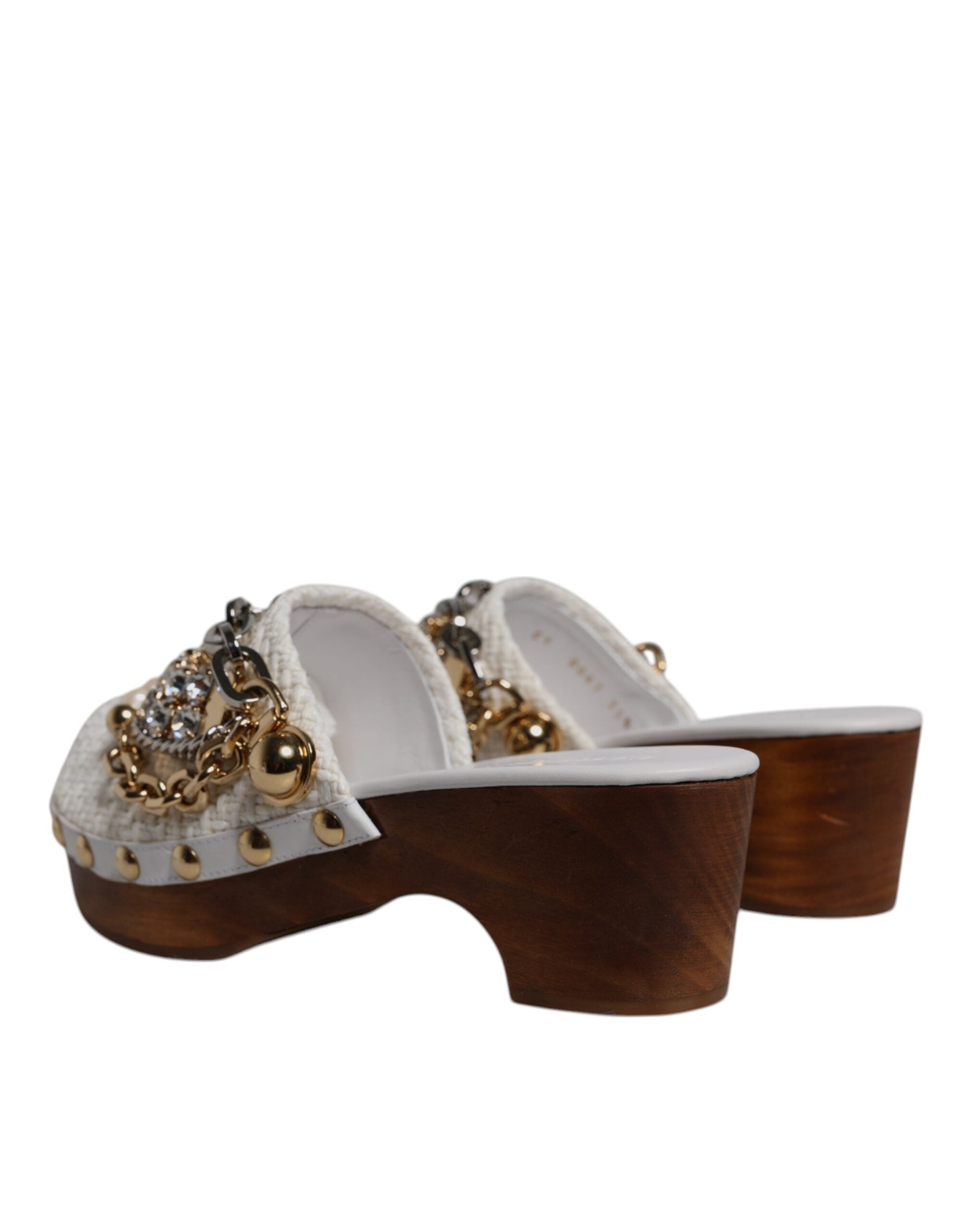 Sandales Dolce & Gabbana en raffia blanc avec chaîne ornée de bijoux, clogs élégants pour femme.