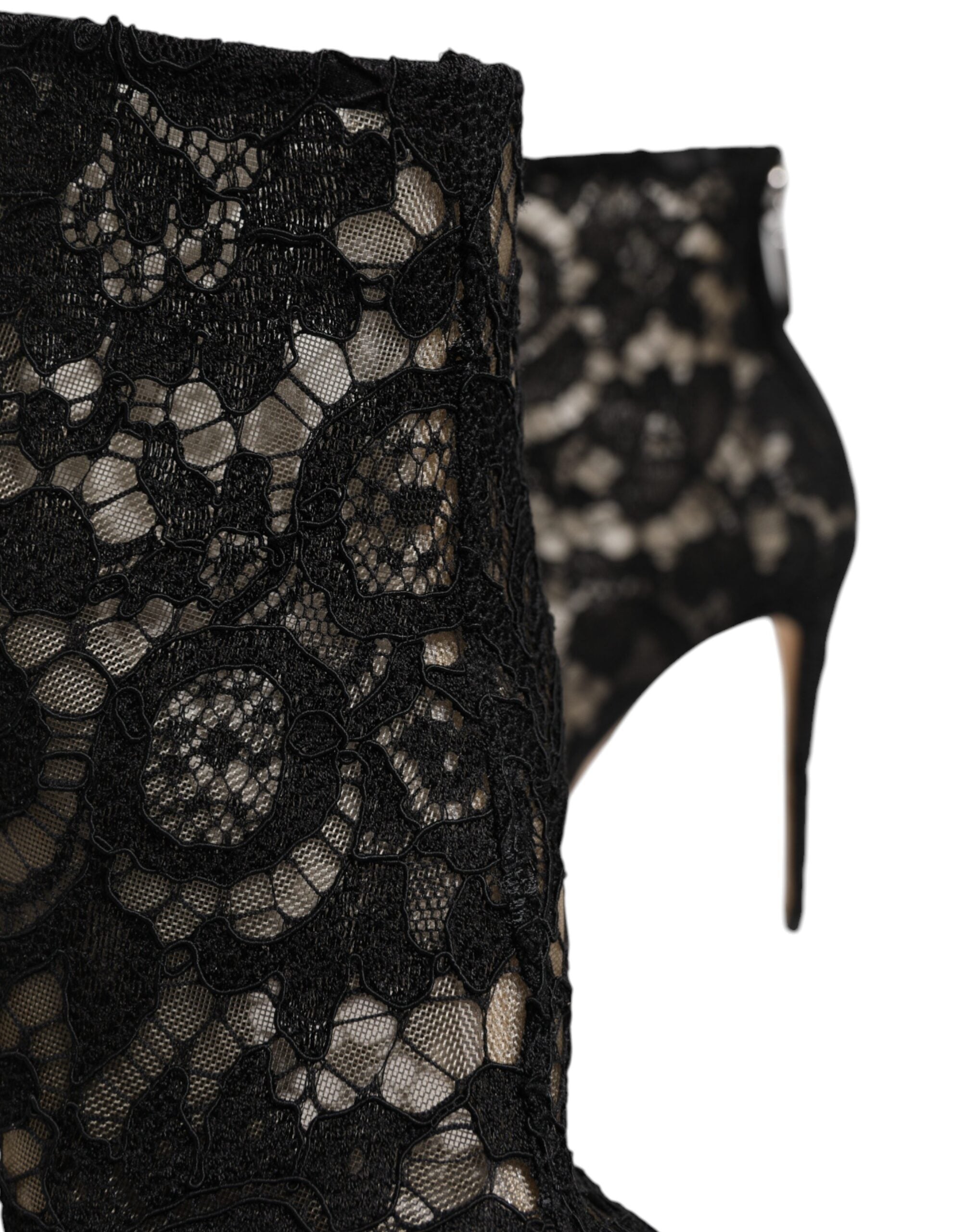 Chaussures Dolce & Gabbana talons hauts noires en dentelle florale et bottines à la cheville, élégantes et sophistiquées.