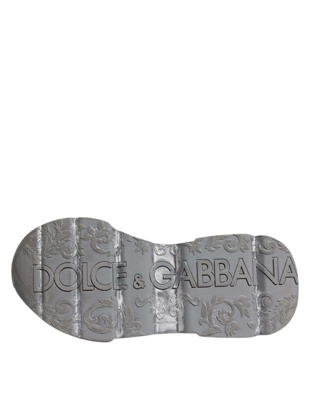 Chaussures basses Dolce & Gabbana Daymaster blanches et argentées, sneakers en cuir avec détails modernes et design élégant.